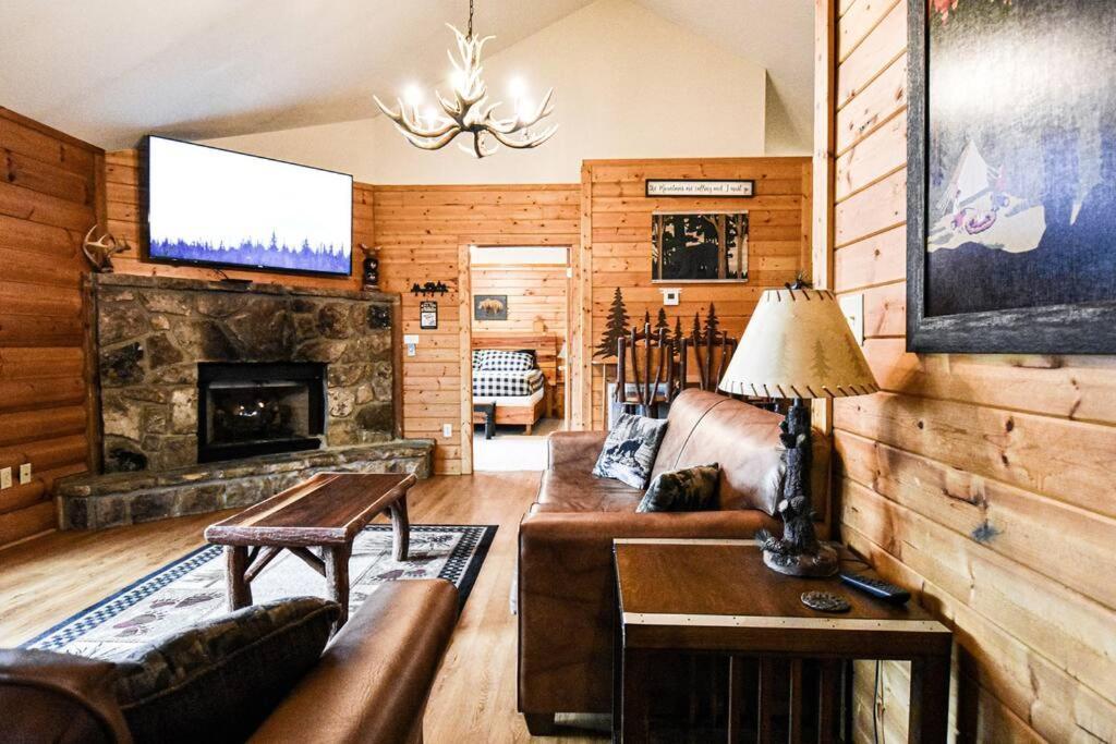 Four Private Suites - Hot Tub - Arcade - Fast Wi-Fi - One Minute To Parkway Fun Pigeon Forge Exteriér fotografie