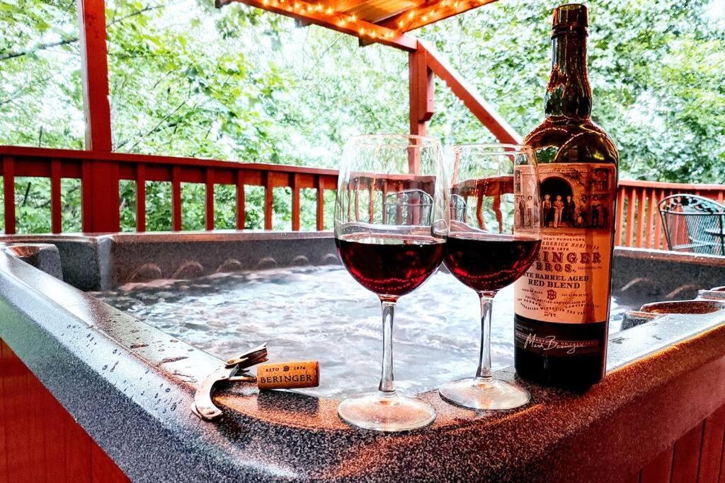 Four Private Suites - Hot Tub - Arcade - Fast Wi-Fi - One Minute To Parkway Fun Pigeon Forge Exteriér fotografie