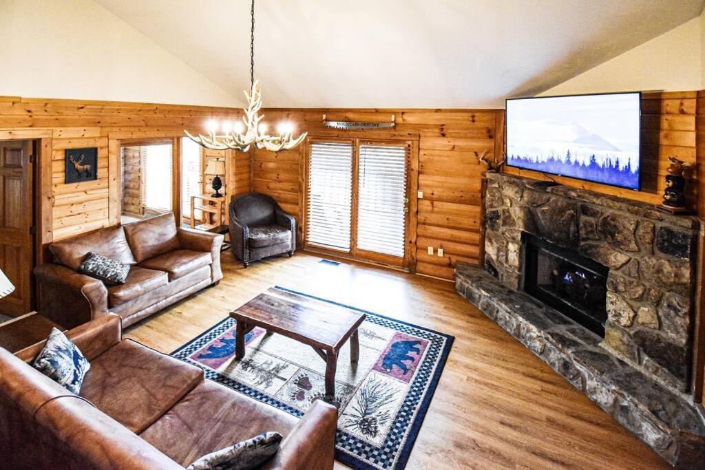 Four Private Suites - Hot Tub - Arcade - Fast Wi-Fi - One Minute To Parkway Fun Pigeon Forge Exteriér fotografie