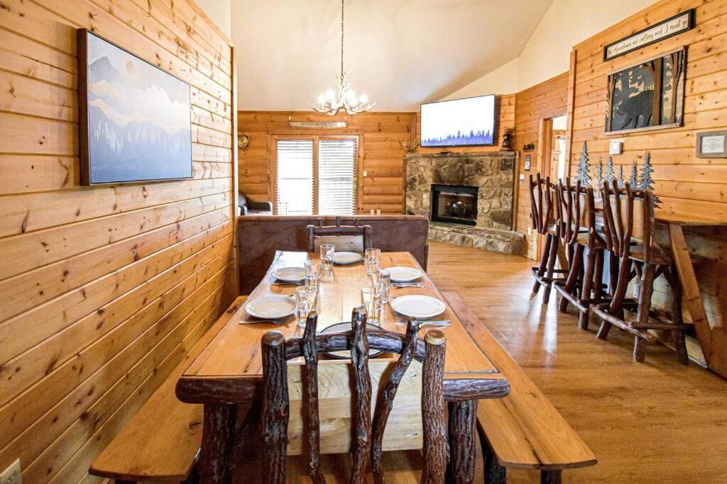 Four Private Suites - Hot Tub - Arcade - Fast Wi-Fi - One Minute To Parkway Fun Pigeon Forge Exteriér fotografie