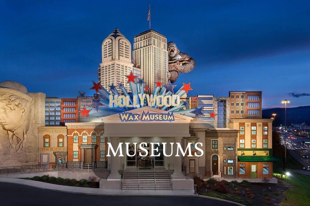 Four Private Suites - Hot Tub - Arcade - Fast Wi-Fi - One Minute To Parkway Fun Pigeon Forge Exteriér fotografie