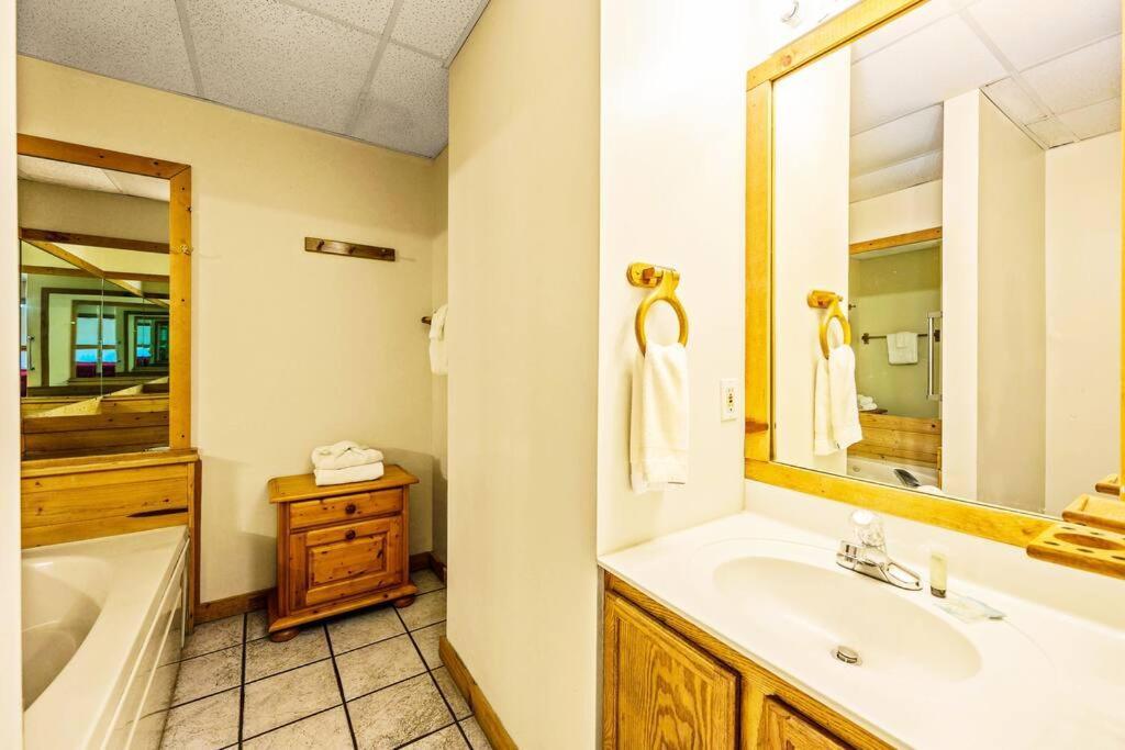 Four Private Suites - Hot Tub - Arcade - Fast Wi-Fi - One Minute To Parkway Fun Pigeon Forge Exteriér fotografie