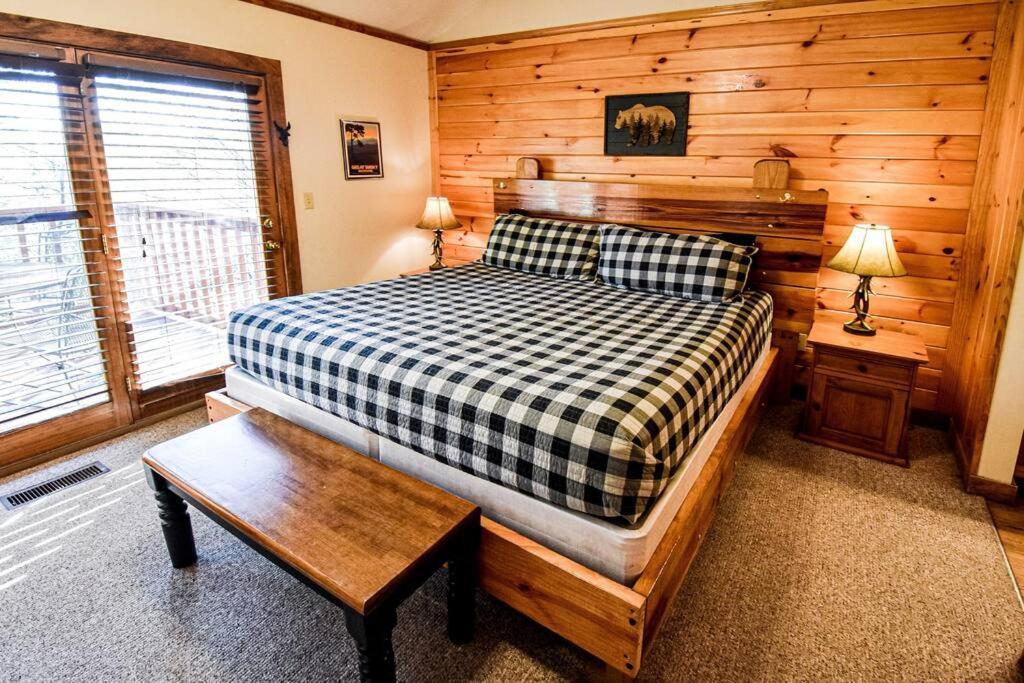 Four Private Suites - Hot Tub - Arcade - Fast Wi-Fi - One Minute To Parkway Fun Pigeon Forge Exteriér fotografie