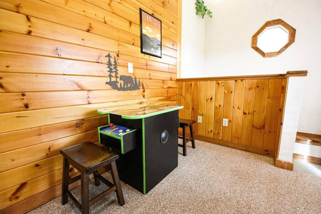 Four Private Suites - Hot Tub - Arcade - Fast Wi-Fi - One Minute To Parkway Fun Pigeon Forge Exteriér fotografie