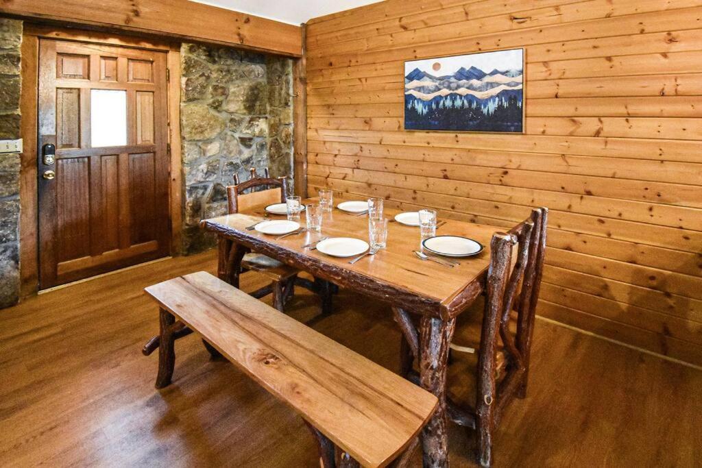 Four Private Suites - Hot Tub - Arcade - Fast Wi-Fi - One Minute To Parkway Fun Pigeon Forge Exteriér fotografie